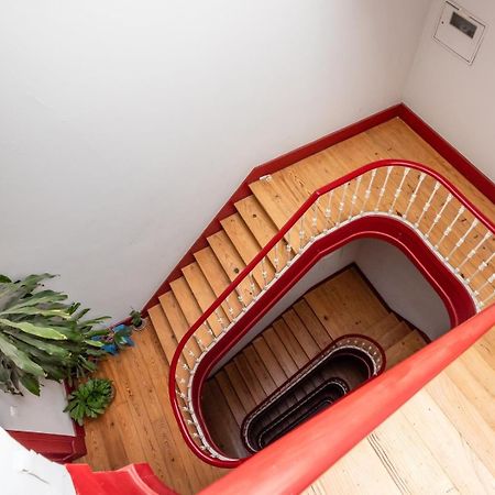 Appartamento Guestready - Rare Terrace Apt, Historic Center Lisbona Esterno foto