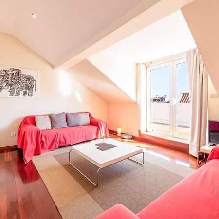 Appartamento Guestready - Rare Terrace Apt, Historic Center Lisbona Esterno foto