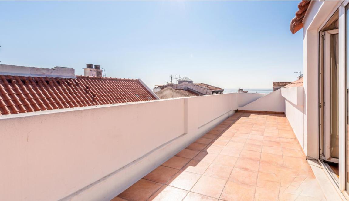 Appartamento Guestready - Rare Terrace Apt, Historic Center Lisbona Esterno foto
