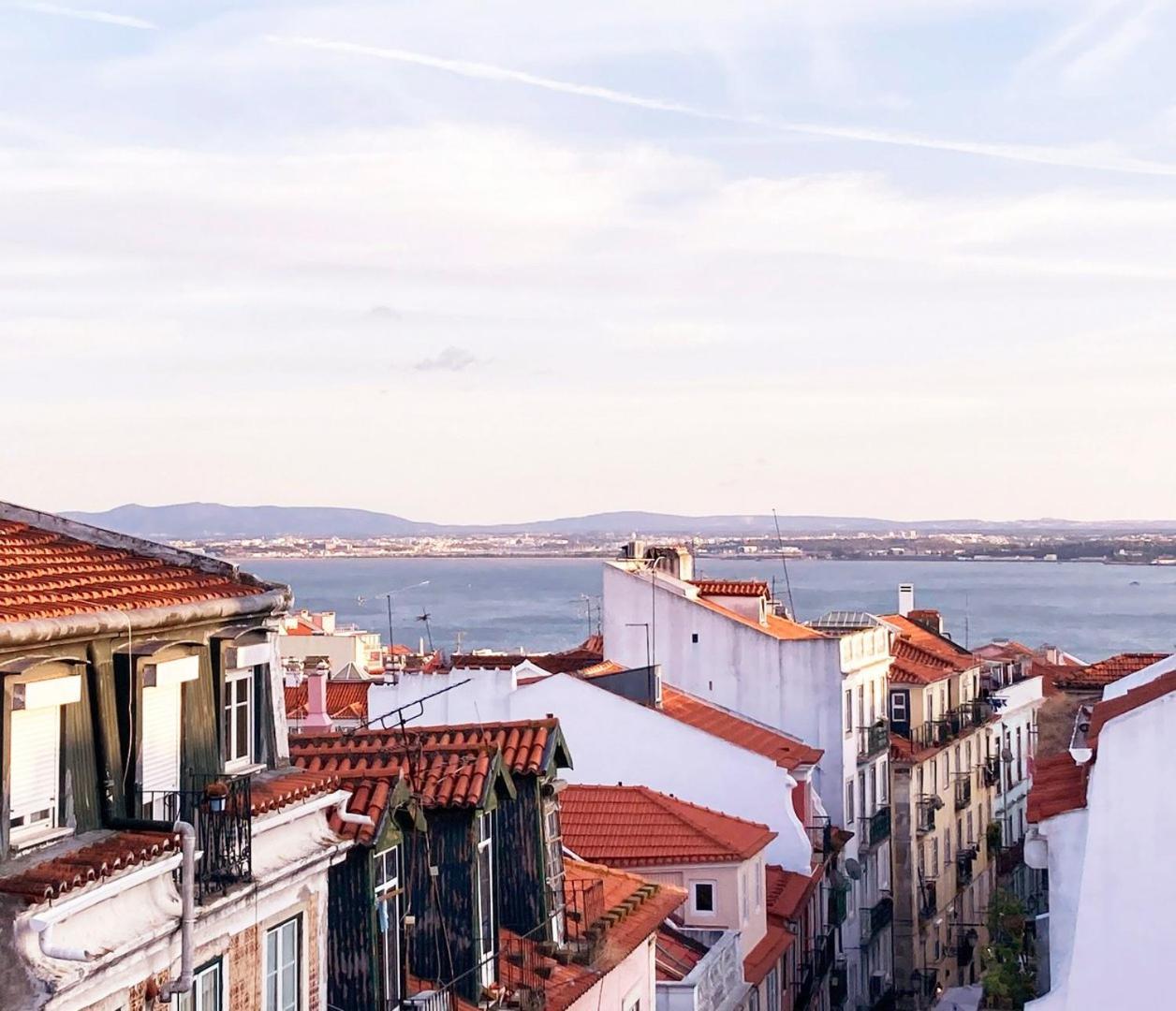Appartamento Guestready - Rare Terrace Apt, Historic Center Lisbona Esterno foto