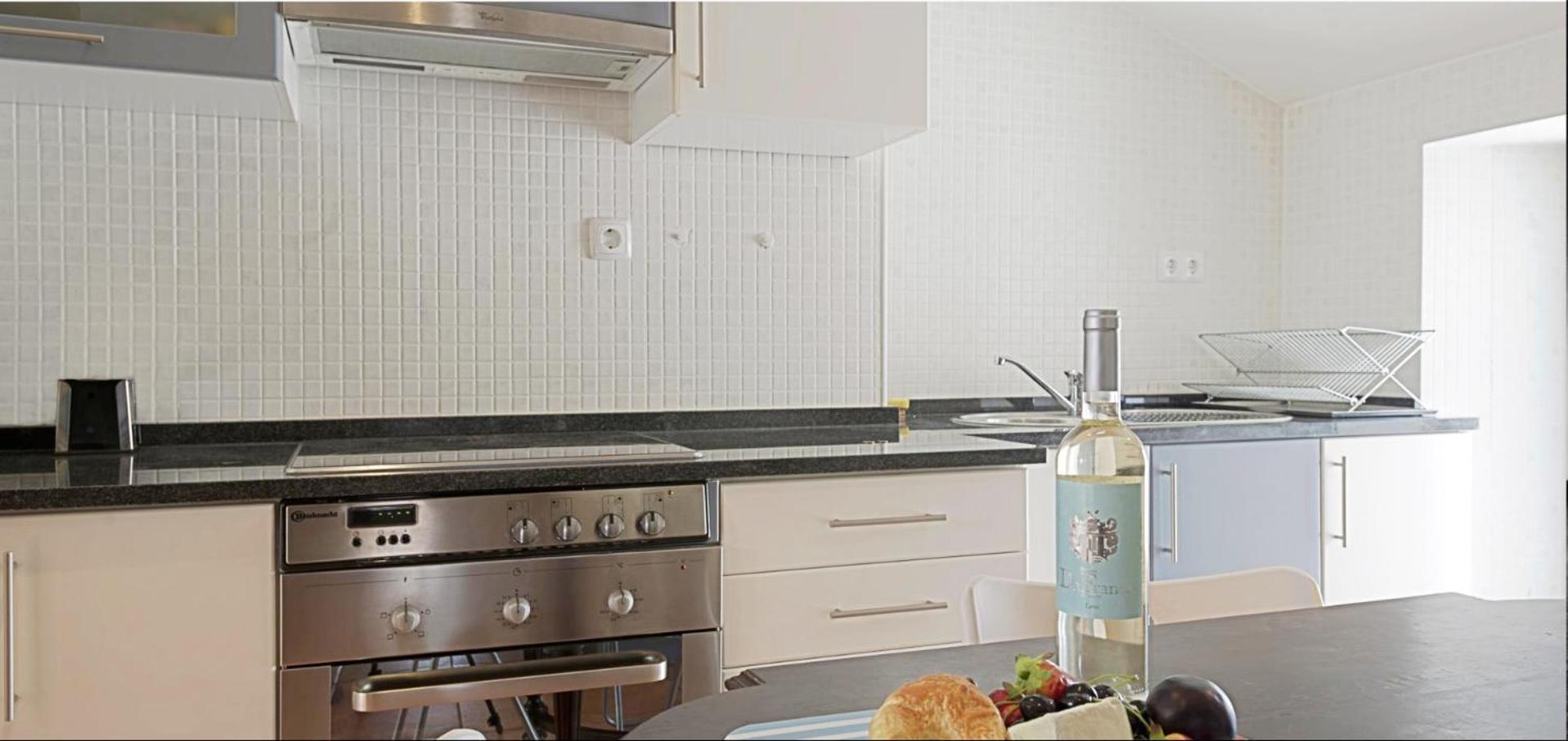 Appartamento Guestready - Rare Terrace Apt, Historic Center Lisbona Esterno foto