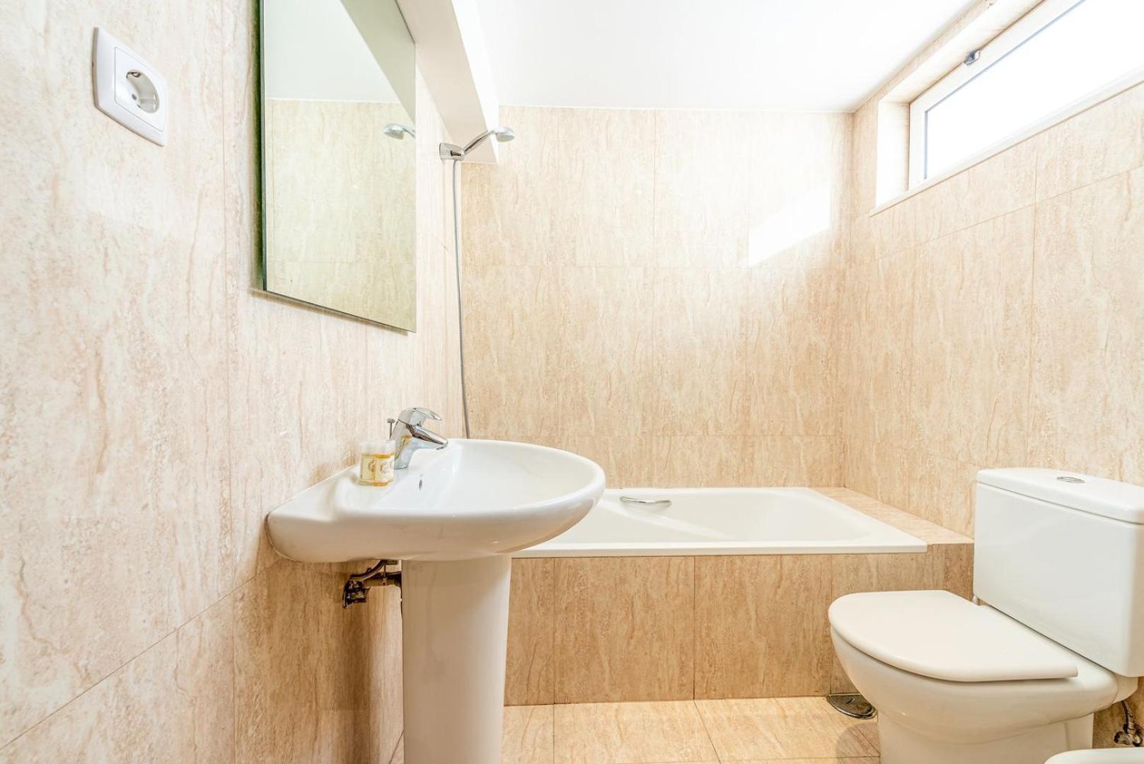 Appartamento Guestready - Rare Terrace Apt, Historic Center Lisbona Esterno foto